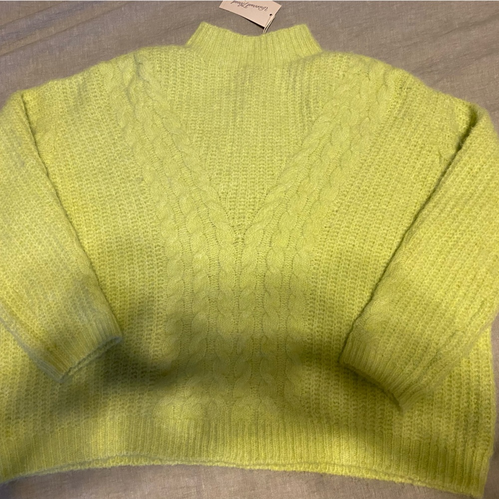 Brand New With Tags Universal Threads womens crop sweater